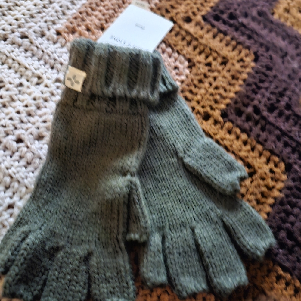 Gloves - Picture 4 of 4